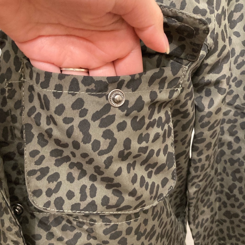 VIGOSS Leopard Jacket - Picture 6 of 13
